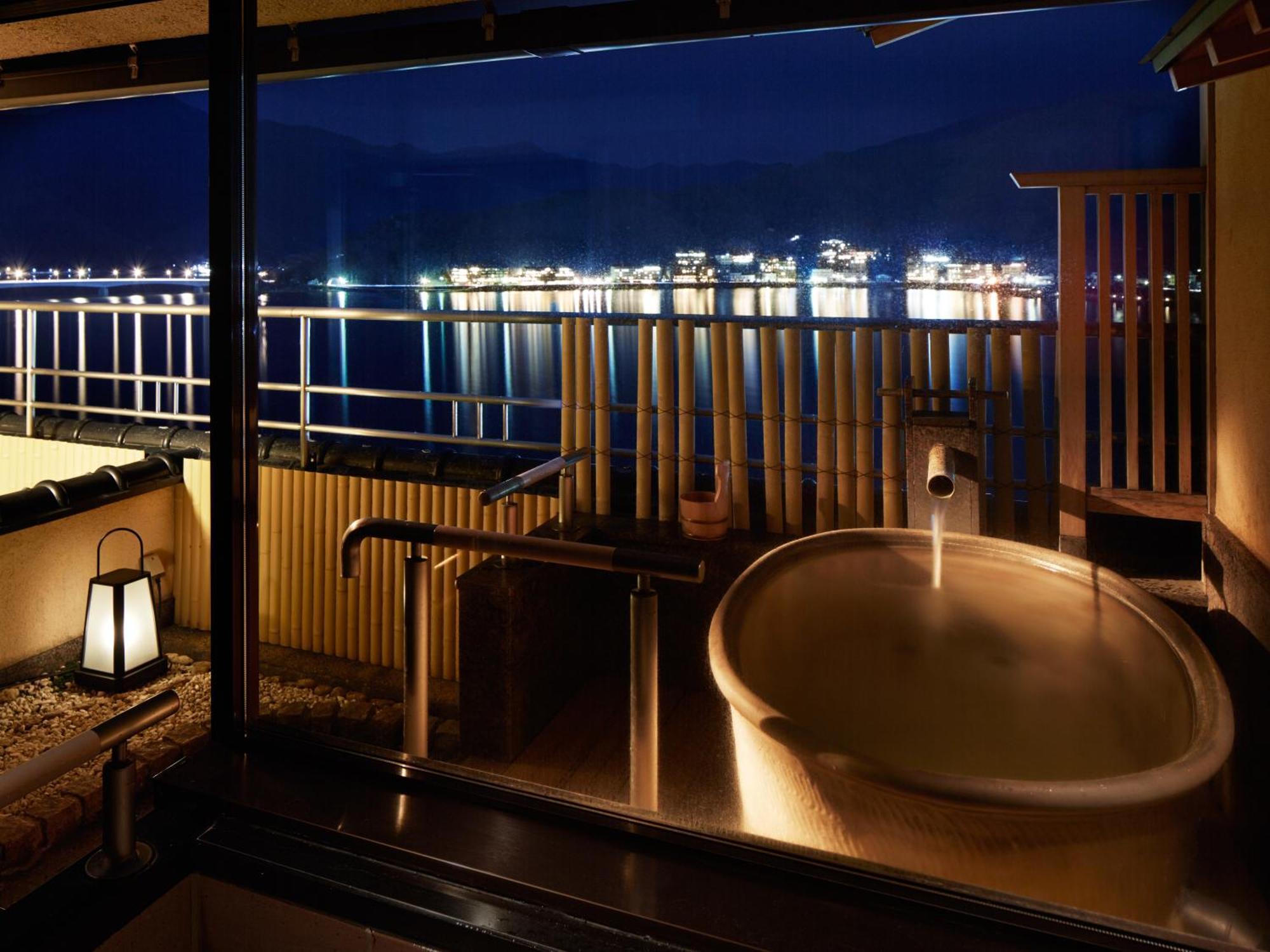 Fujikawaguchiko Onsen Konanso Hotel Phòng bức ảnh A traditional Japanese onsen
