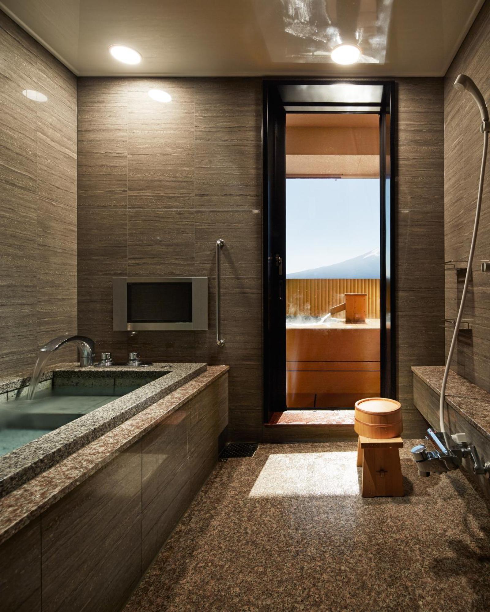 Fujikawaguchiko Onsen Konanso Hotel Phòng bức ảnh A modern onsen