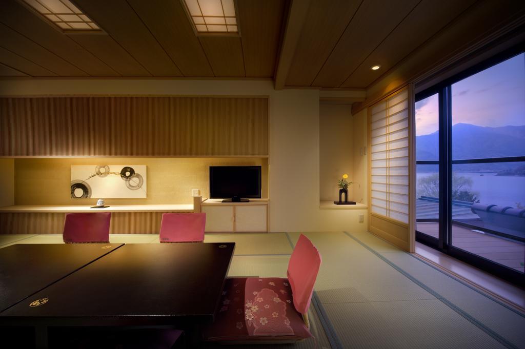 Fujikawaguchiko Onsen Konanso Hotel Ngoại thất bức ảnh A room at the hotel