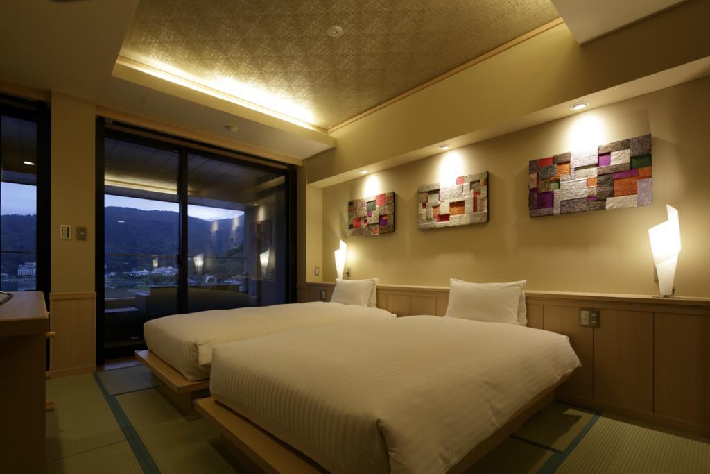 Fujikawaguchiko Onsen Konanso Hotel Ngoại thất bức ảnh A room at the hotel