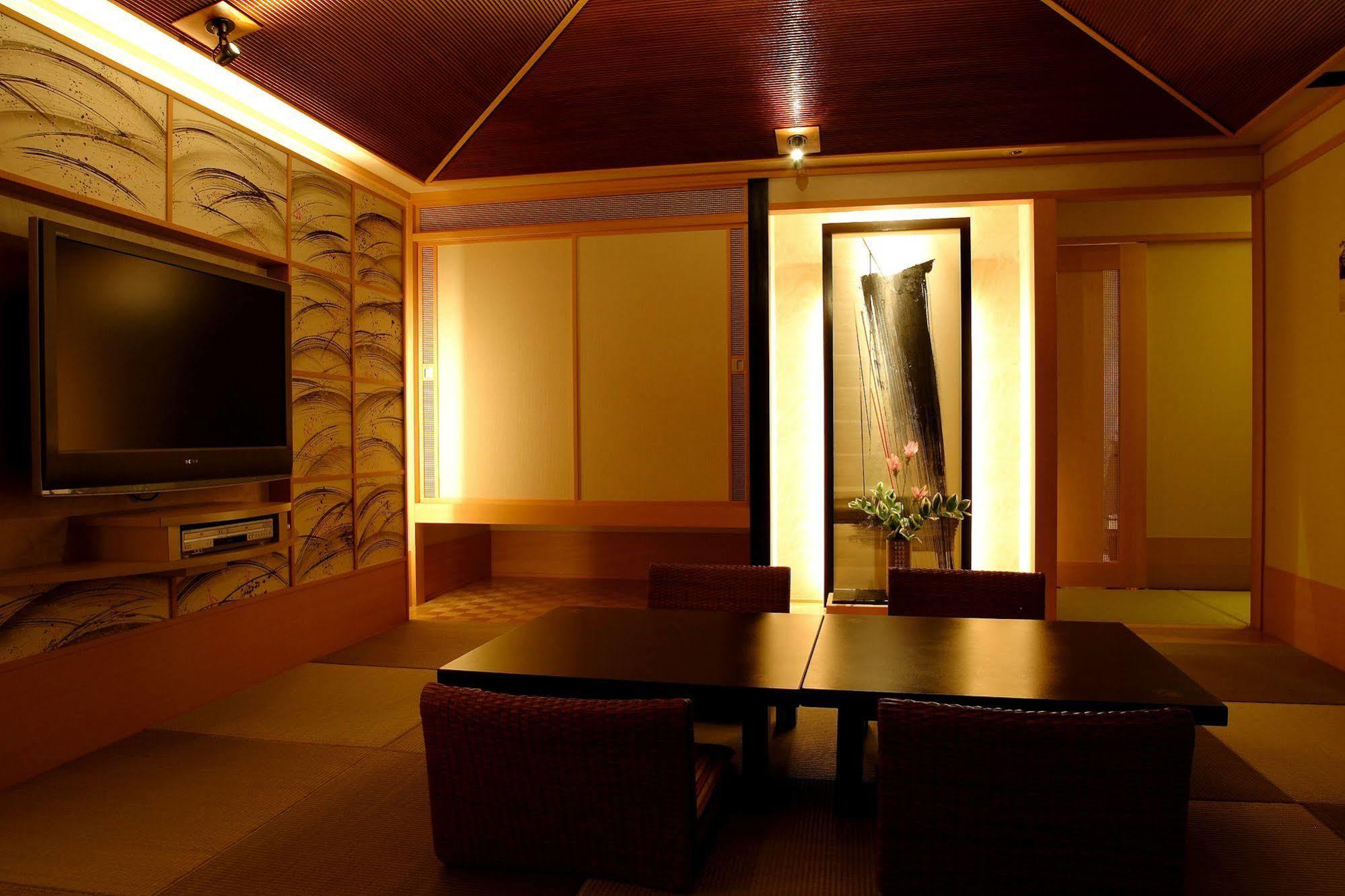 Fujikawaguchiko Onsen Konanso Hotel Ngoại thất bức ảnh A room at the hotel